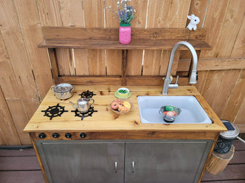 Wooden Mud Kitchen for outdoor or indoor use (LOCAL, pick up ONLY)