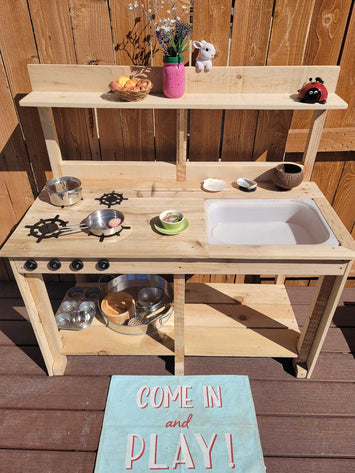 Wooden Mud Kitchen for outdoor or indoor use (LOCAL, pick up ONLY)